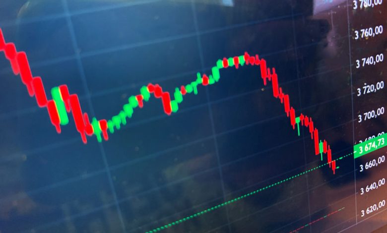 Фото - Индекс Мосбиржи опустился ниже 2000 пунктов впервые с 24 февраля