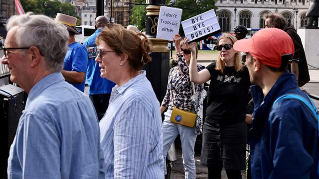 Фото - Протестующие британцы громко включили музыку во время речи Лиз Трасс
