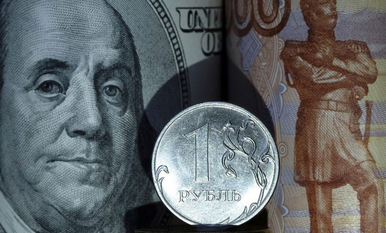 Фото - Аналитик Васильев допустил ослабление курса российской валюты до 70 рублей за доллар из-за рецессии